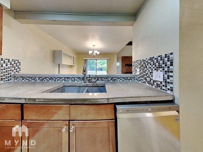 Building Photo - 2002 S Helena St