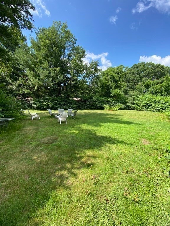 Building Photo - 117 Towtaid St