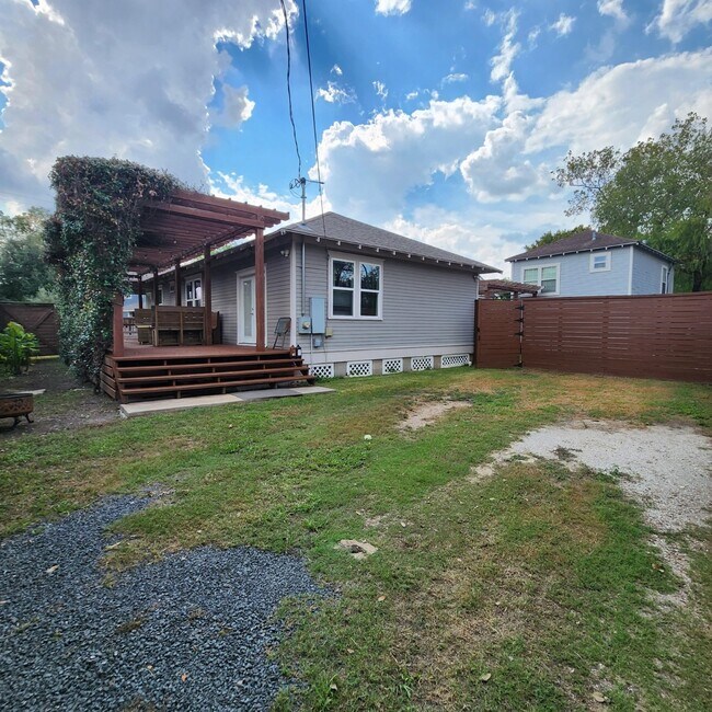 Building Photo - 4121 Rusk St