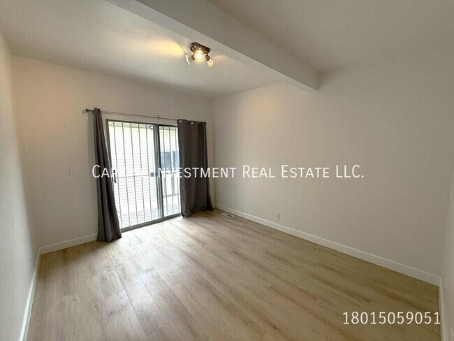 Building Photo - 389 E Meadow Rd
