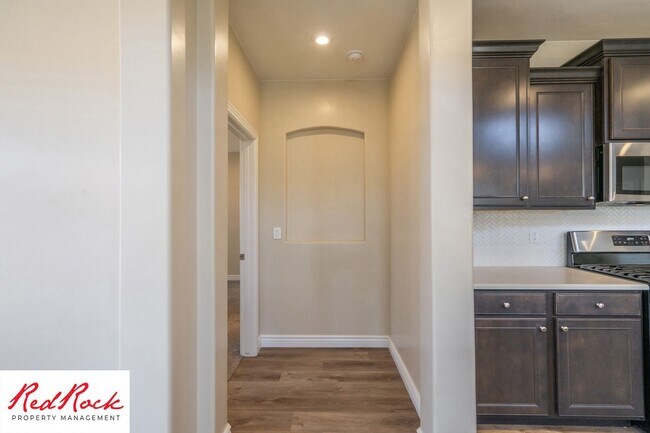 Building Photo - Stunning 4 Bedroom Home. Dog friendly!