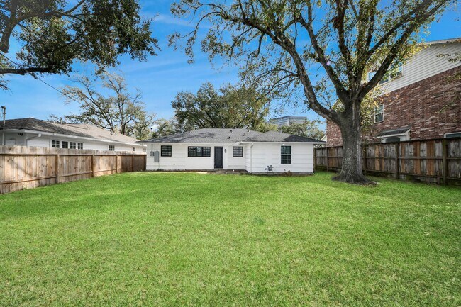 Building Photo - 3726 Las Palmas St