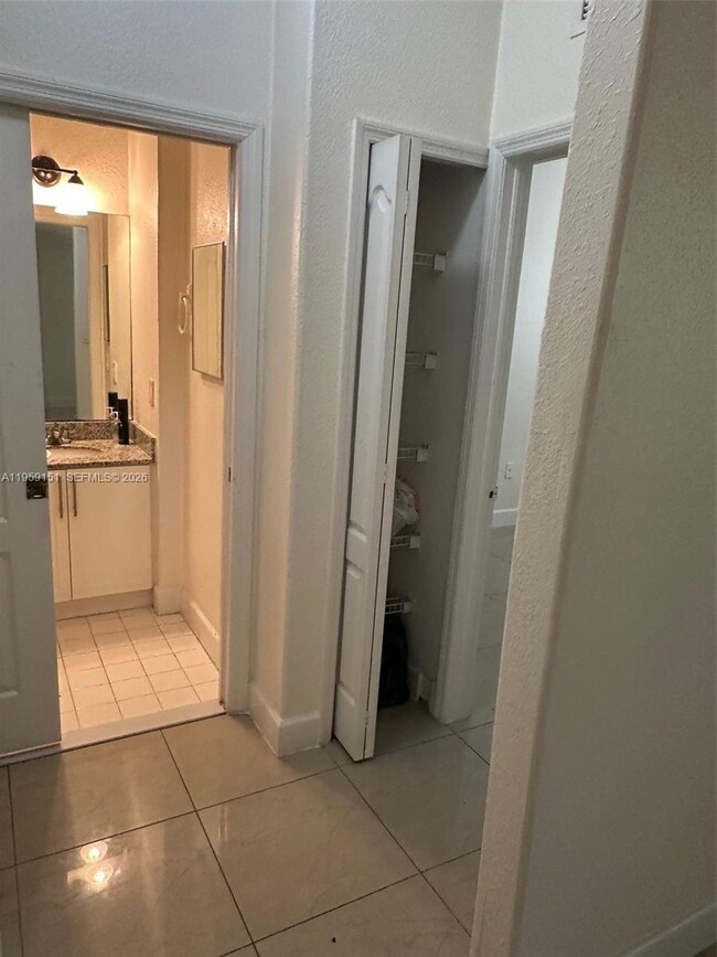 Building Photo - 2551 SE 16th Terrace