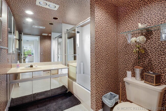 Building Photo - 5279 Fountains Dr S