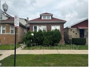 Building Photo - 7936 S La Salle St