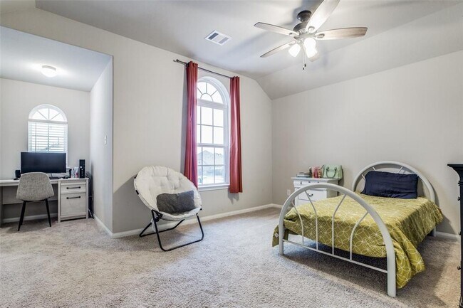 Building Photo - Looking for your first home or your forever home, the open floor plan on this beautiful home in t...