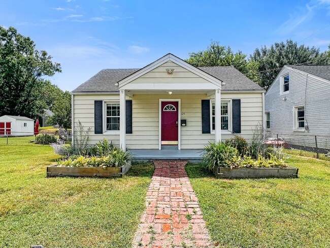 Primary Photo - Charming 3 Bed, 2 Bath Home Minutes From B...