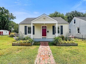 Building Photo - Charming 3 Bed, 2 Bath Home Minutes From B...