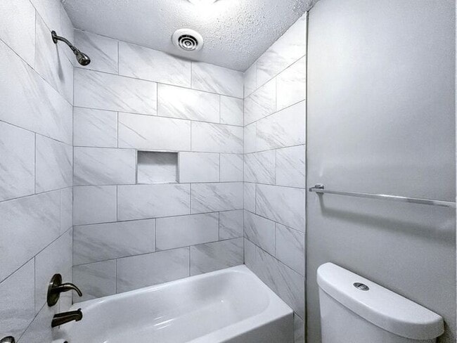 Building Photo - 3333 Leschallas Dr