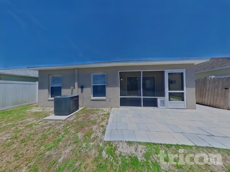 Building Photo - 11749 Lynmoor Dr