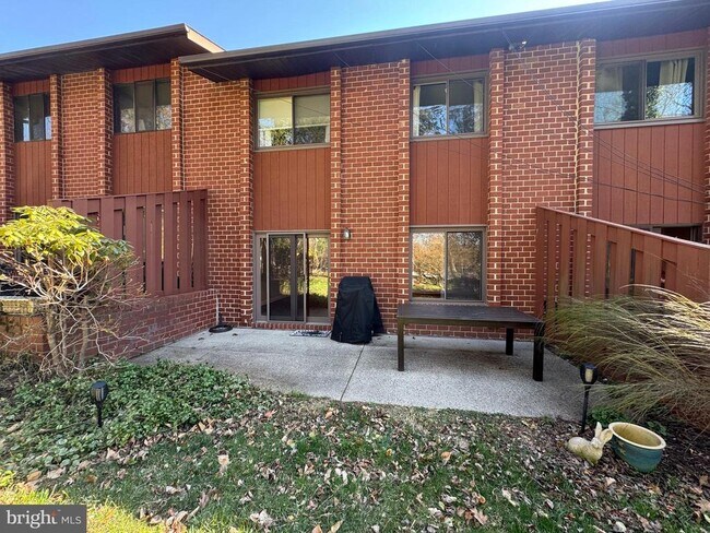 Building Photo - 1002 Worthington Dr