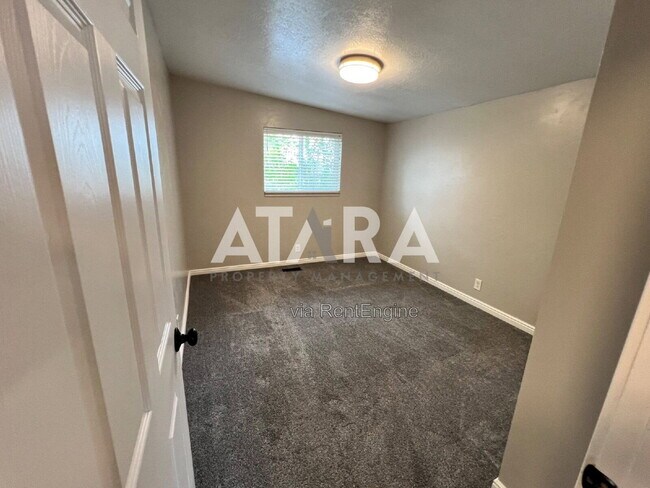 Building Photo - 3213 Rushton Ln