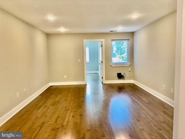 Building Photo - 5334 Cedar Ave