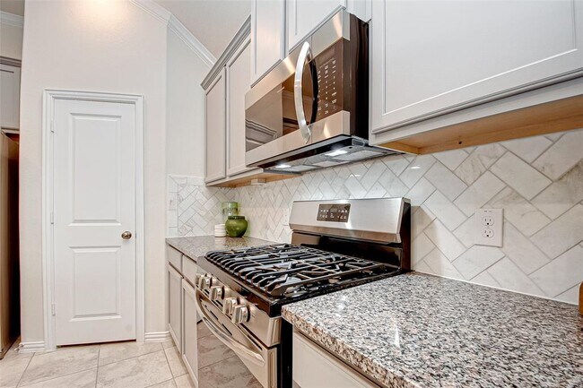 Building Photo - 1006 Warm Summer Dr
