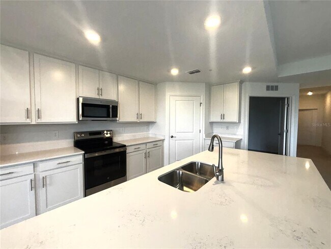 Building Photo - 12470 Wellen Golf St
