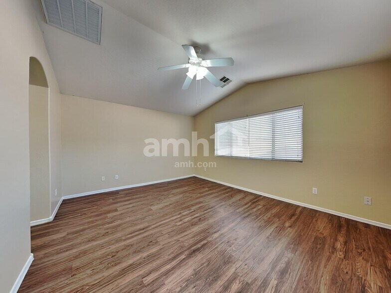Building Photo - 8213 S 51st Dr