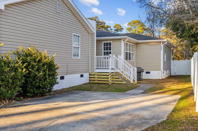 Building Photo - 430 Yaupon Ave