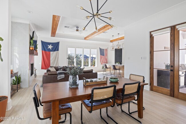 Building Photo - 1013 Camellia Blvd