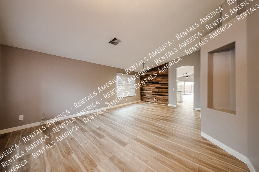 Building Photo - 133 W Muriel Dr