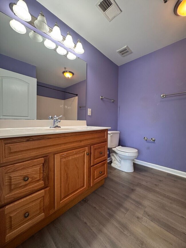 Building Photo - 2BR 2BA Condo with All Appliances Included