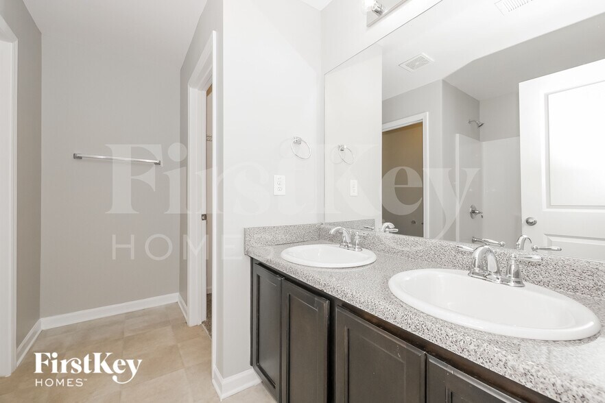 Building Photo - 27 Trotter Ct