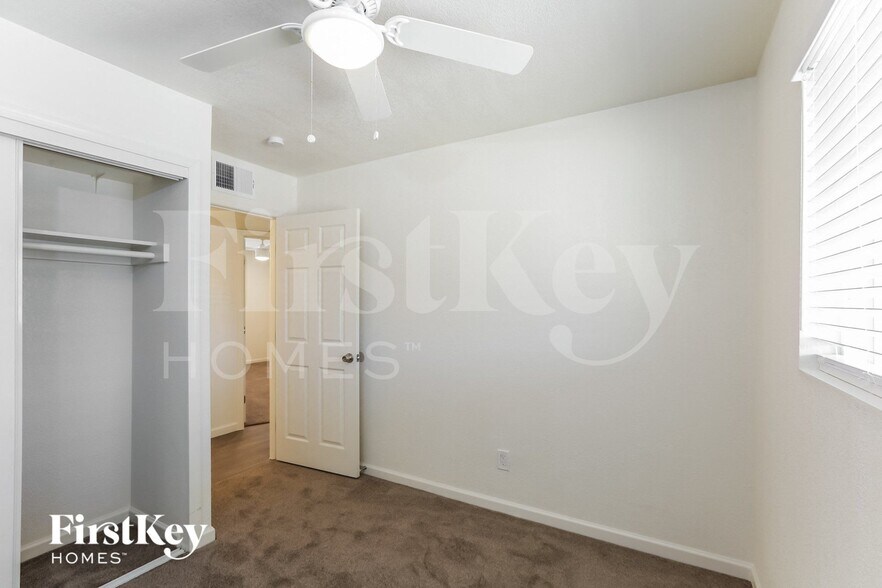 Building Photo - 3124 W San Miguel Ave