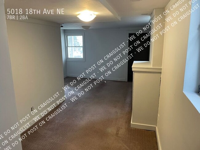 Building Photo - 7 bedroom 2 bath UW House - Free November ...