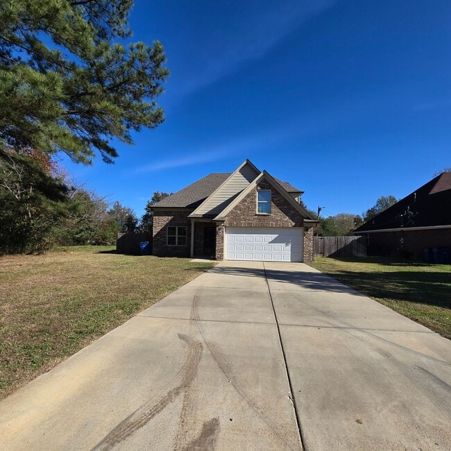 Primary Photo - Two-Story Beauty in Olive Branch with Comp...