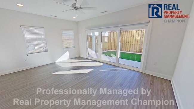 Building Photo - Newly Constructed Luxury Townhomes in Porters Neck