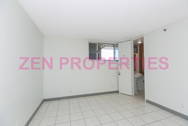 Building Photo - a 2 bdrm, 2 bath unit with 2 prkg at Fairway House for rent