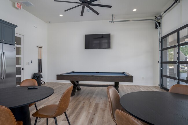 Building Photo - 815 Stonebrook Cir