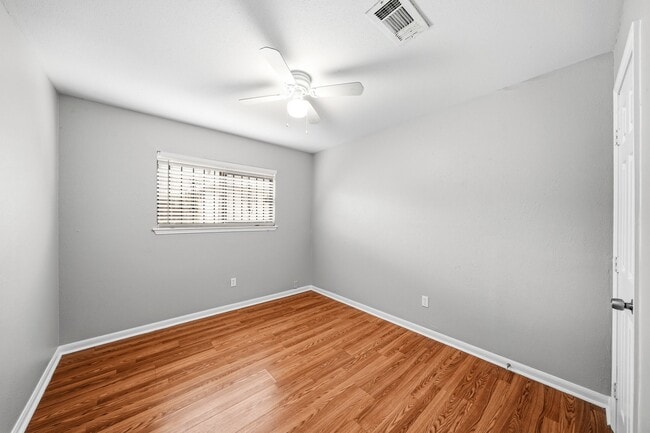 Building Photo - 12903 Claygate Dr