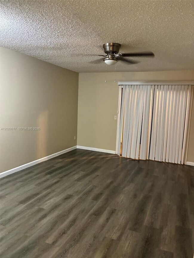 Building Photo - 617 Ixoria Ave