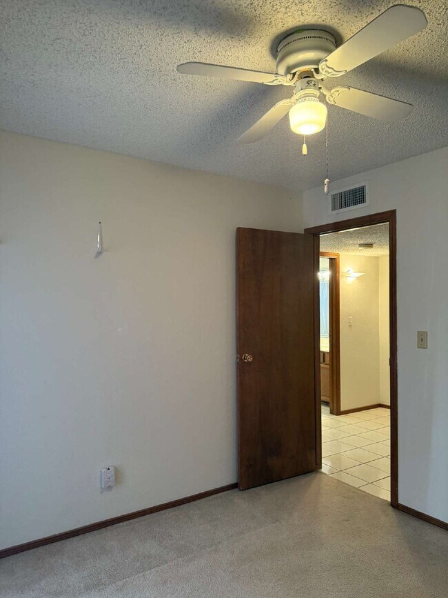 Building Photo - 3253 Tomahawk St
