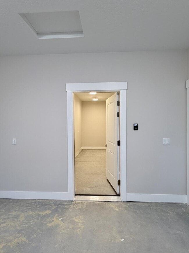 Building Photo - 7212 Shaver Dr