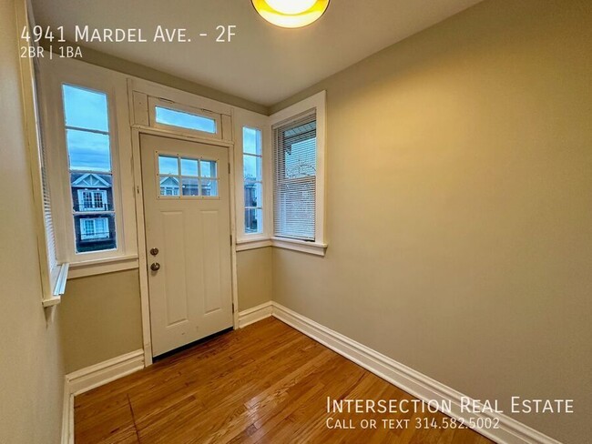 Building Photo - Beautifully Renovated Duplex Apartment in ...