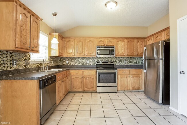 Building Photo - 4 br, 2 bath House - 705 Pine Hollow Dr