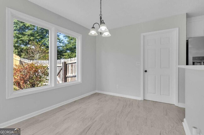 Building Photo - 250 Meadow View Dr