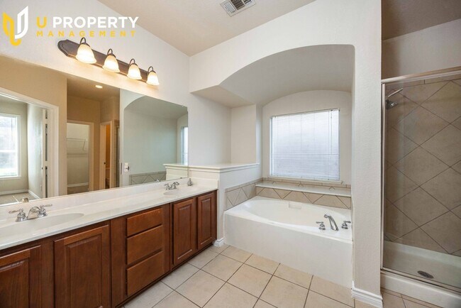 Building Photo - Charming two-story brick home in the desir...