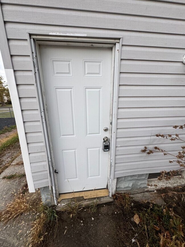 Building Photo - 117 W 30th St