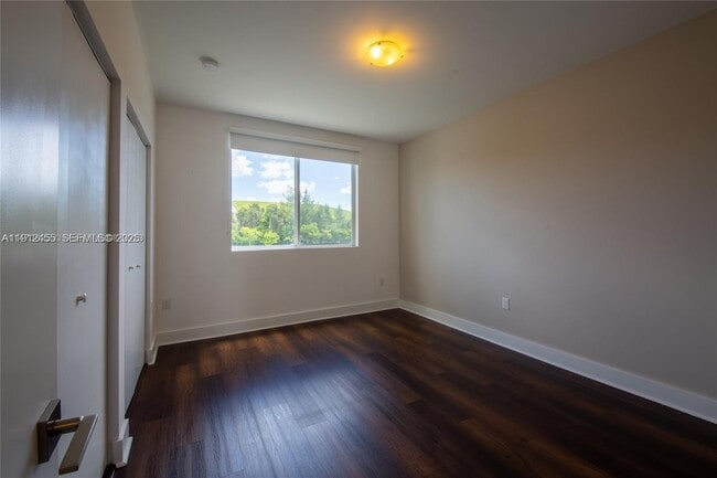 Building Photo - 6839 NW 103rd Ave