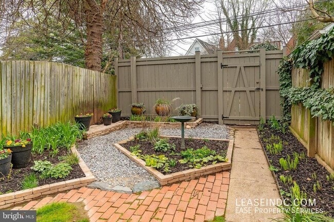 Building Photo - 4434 Reservoir Rd NW