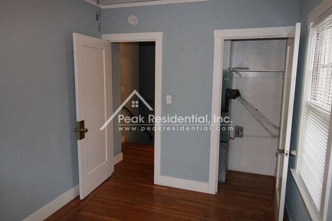 Building Photo - 1156 Santa Barbara St