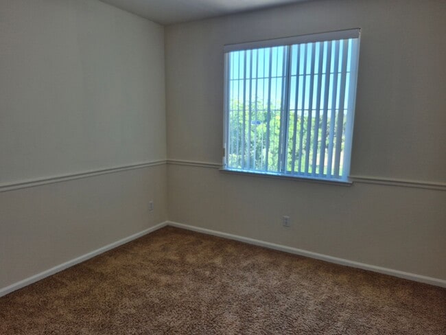 Building Photo - Beautiful 4 bedroom 3.5 bath in Natomas Park