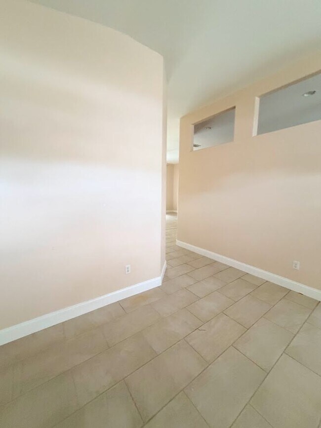 Building Photo - LOTS OF ROOM IN THIS CUTE 3/2 HOME IN CLERMONT!