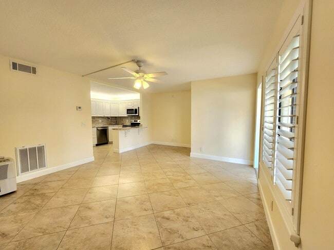 Building Photo - 310 Knotty Pine Cir