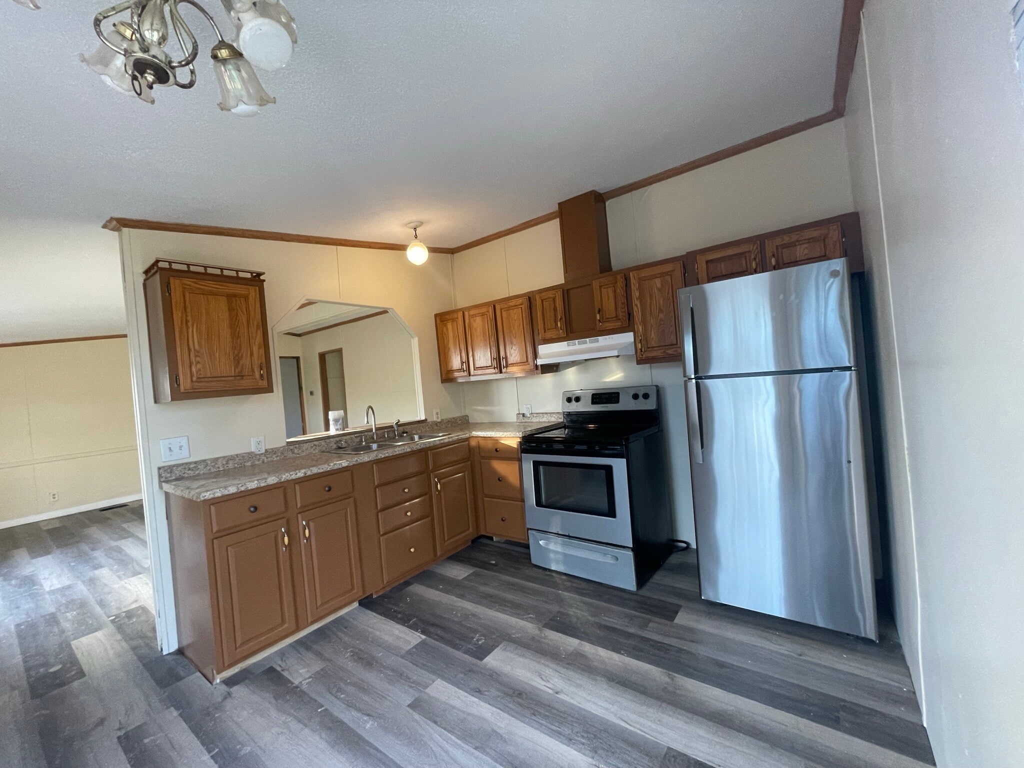 Building Photo - 1350 Pami St