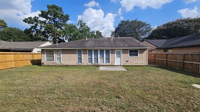 Building Photo - 4250 Southchase Ln
