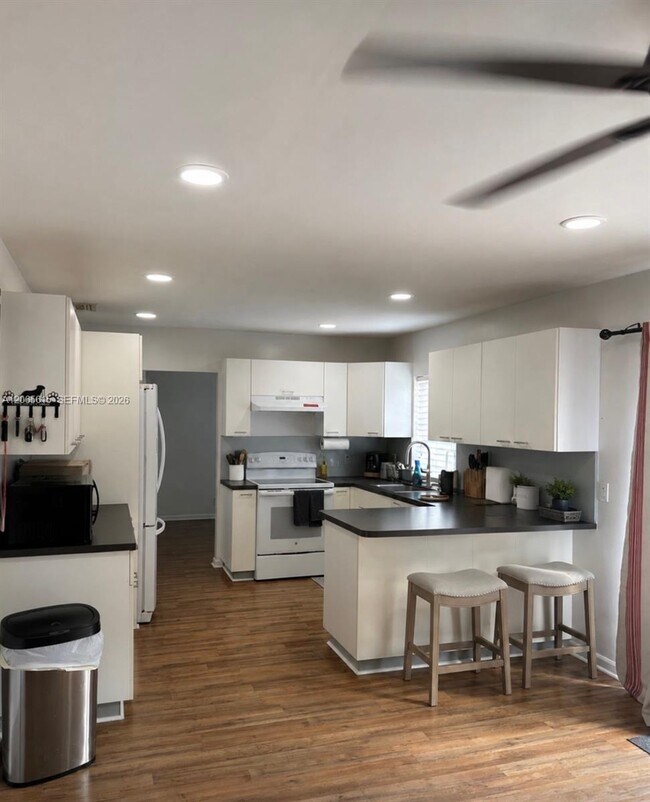 Building Photo - 4202 NW 76th Ave