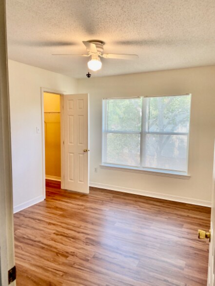 Building Photo - 2806 Tara Ln